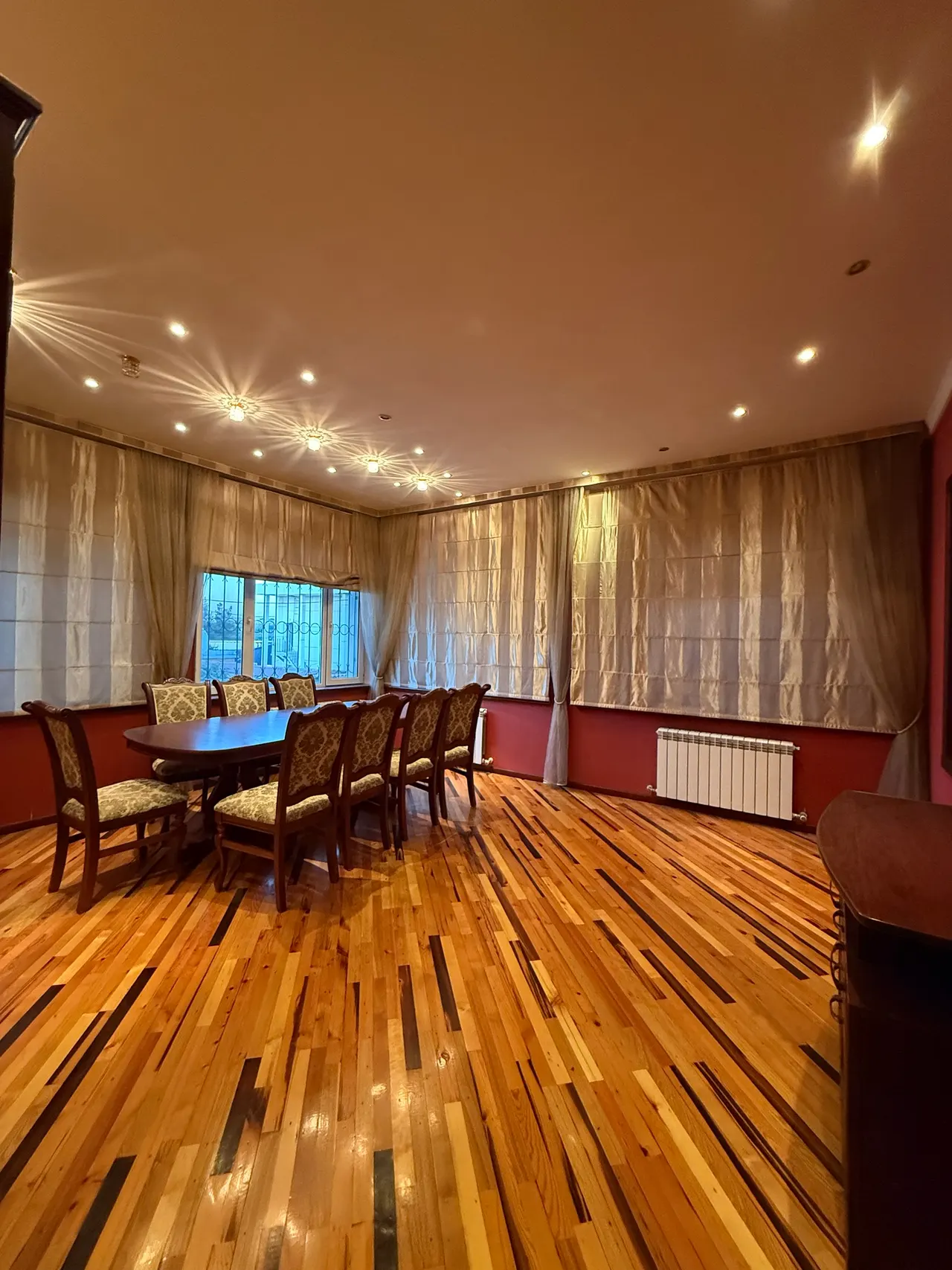 Продаётся 4-комнатная квартира, 106 м², 2/2 этаж — Юнусабадский район