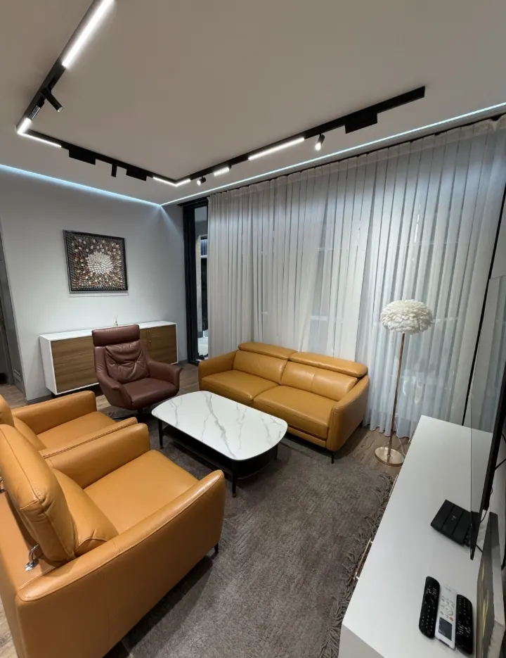 Ижарага берилади 3 хонали квартира, 130 м², 1/3 қават — Миробод тумани