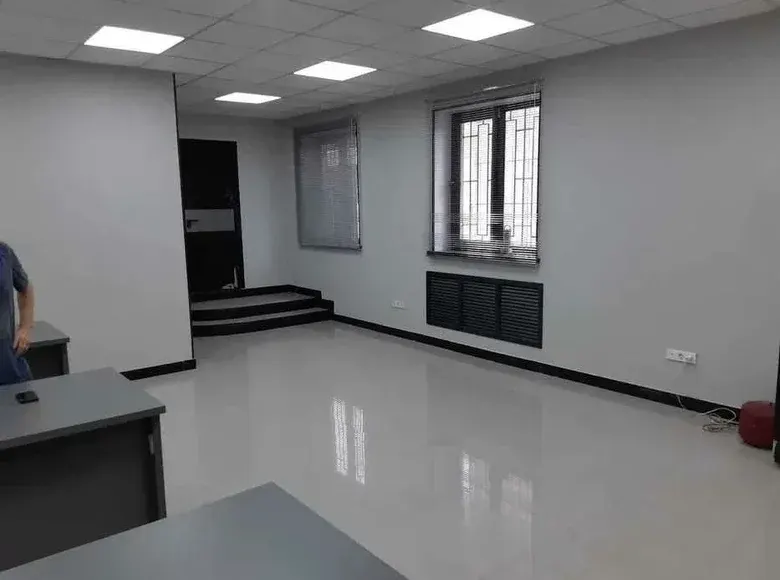 Сдаётся коммерческое помещение, 75 м², 1/4 этаж — Чиланзарский район