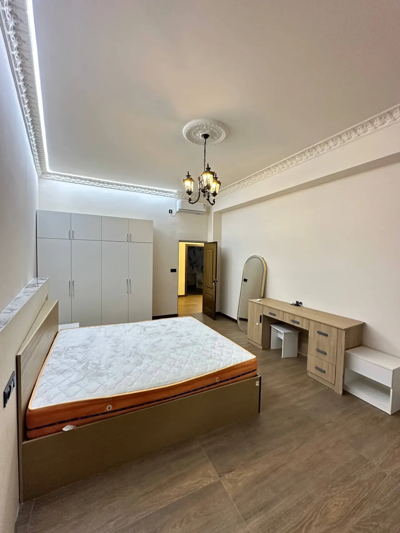 Ijaraga beriladi 5 xonali dala hovli, 3 sotix, 250 m², 2/2 qavat — Mirobod tumani