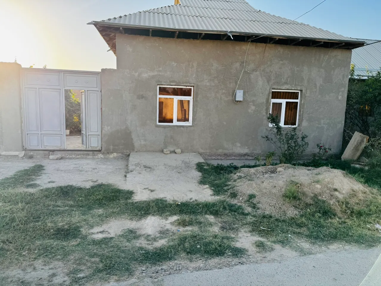 Sotiladi 4 xonali hovli uy, 2 sotix — Qarshi tumani
