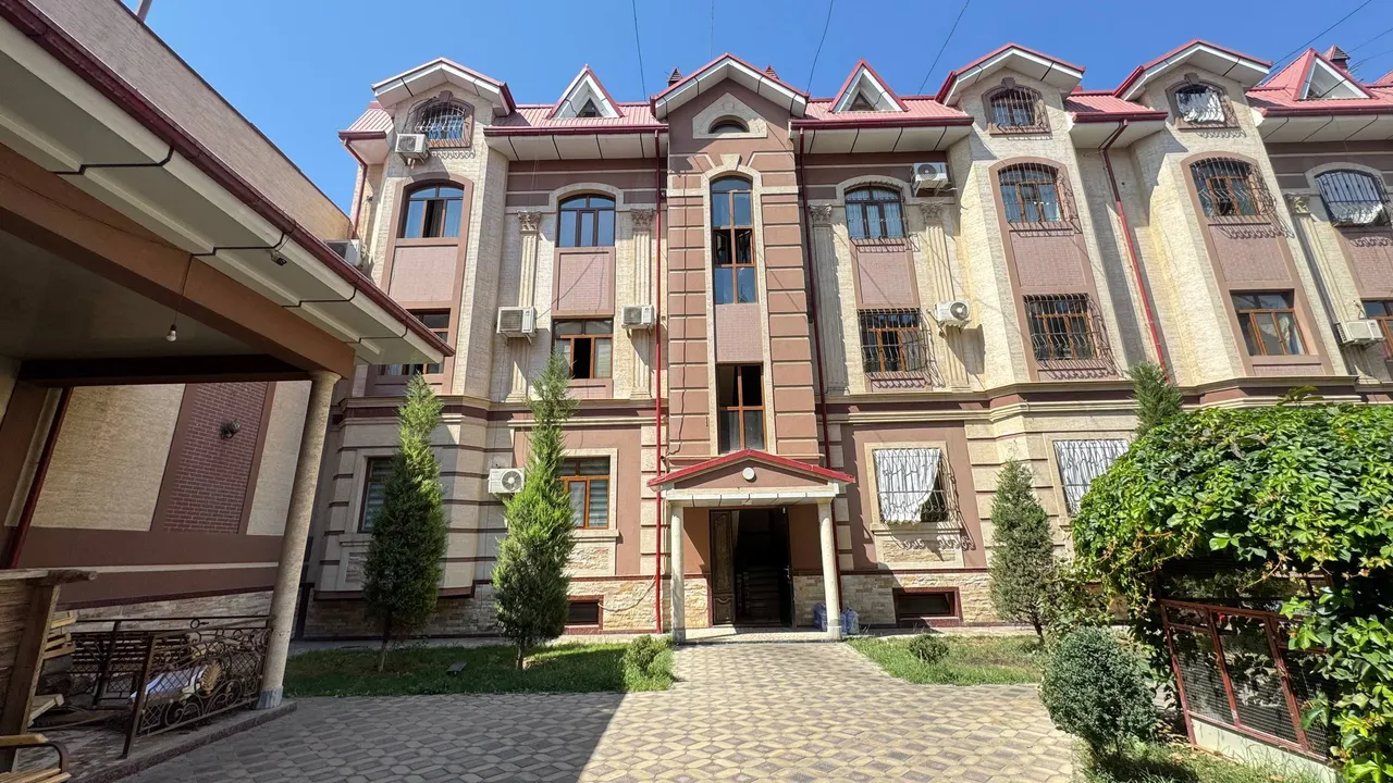 Сотилади 5 хонали квартира, 178 м², 3/3 қават — Зангиота тумани