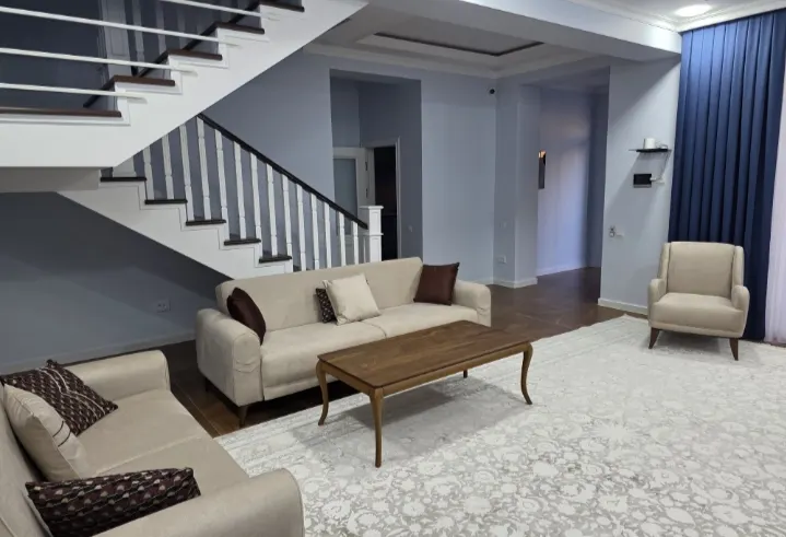 Продаётся 4-комнатный дом, 200 м², 3 этажа — Мирабадский район
