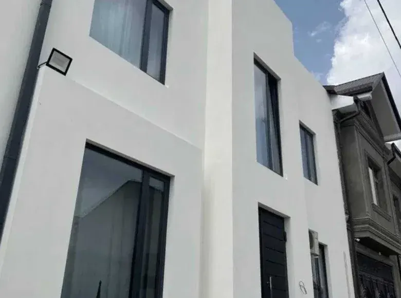 Сотилади 8 хонали ҳовли уй, 4.5 сотих, 900 м² — Юнусобод тумани