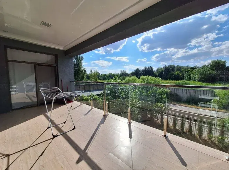 Продаётся 4-комнатная квартира, 175 м², 2/5 этаж — Юнусабадский район