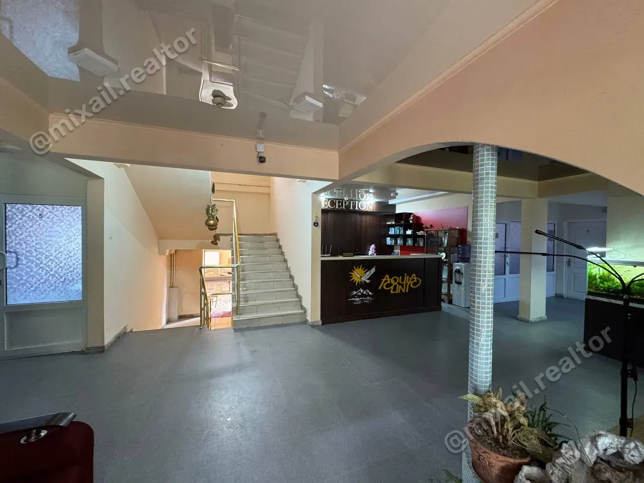 Sotiladi tijorat binosi, 1178 m², 5,5 sotix, 3/3 qavat — Shayxontohur tumani