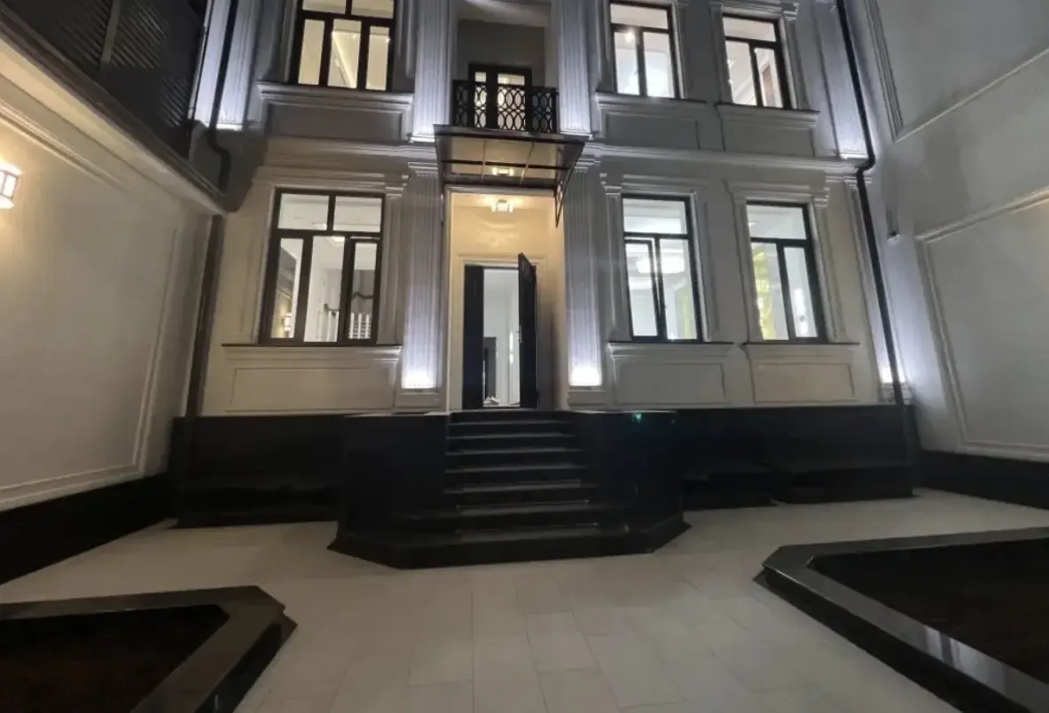 Сотилади 5 хонали ҳовли уй, 2,5 сотих, 2 қаватли — Юнусобод тумани