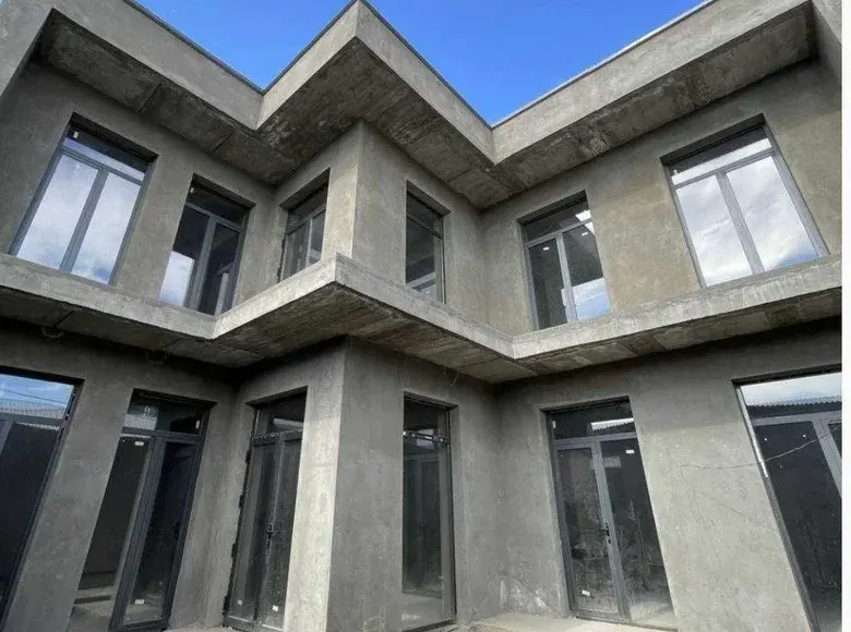 Сотилади 9 хонали ҳовли уй, 2 сотих, 470 м² — Яшнобод тумани