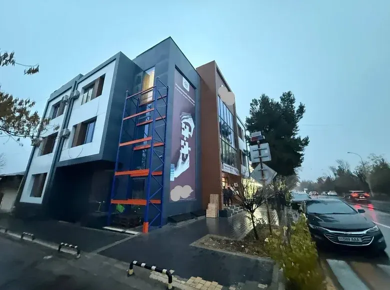 Сотилади тижорат биноси, 1200 м², 2.8 сотих — Яккасарой тумани