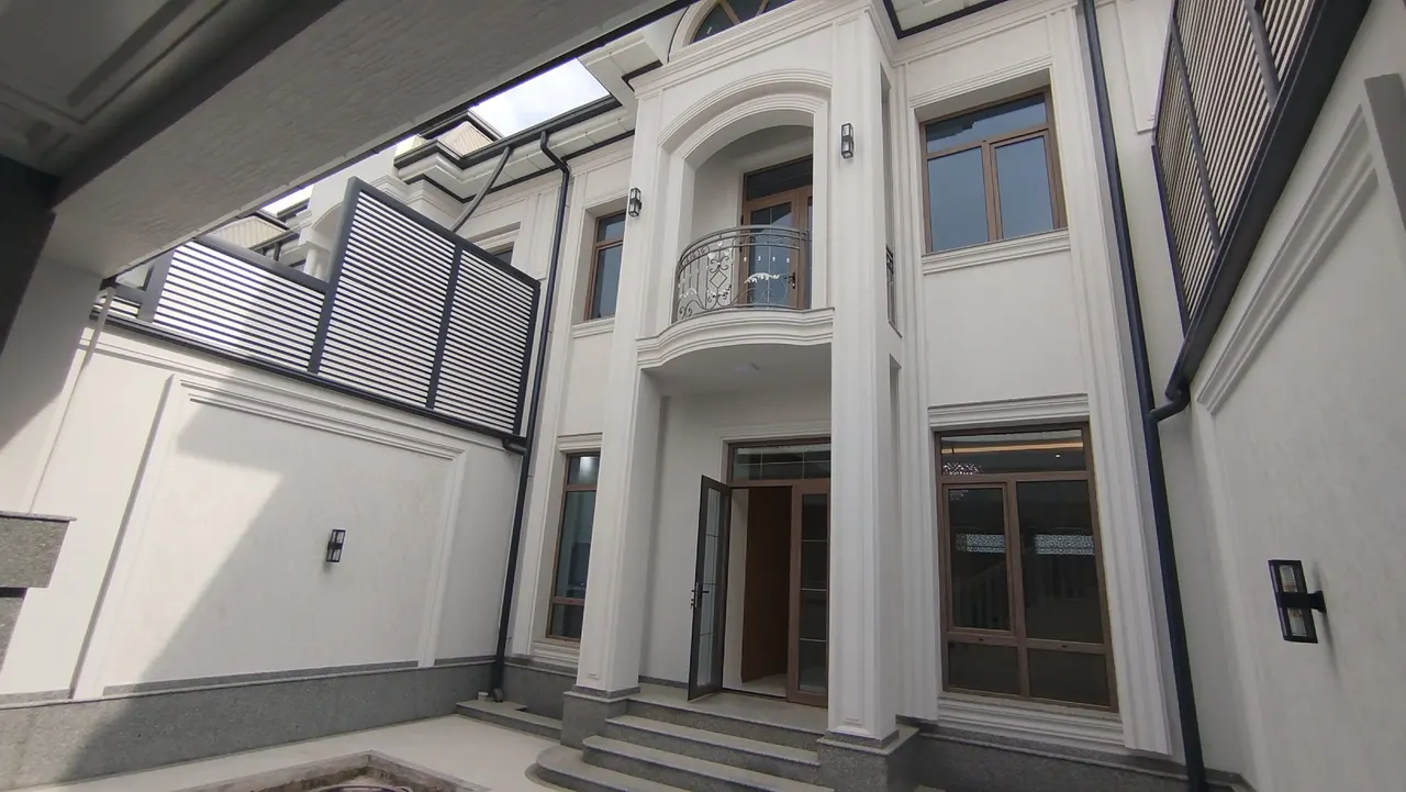 Sotiladi 6 xonali hovli uy, 2 sotix, 2 qavatli — Toshkent tumani