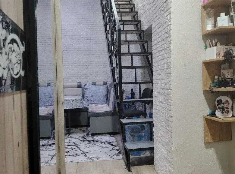 Продаётся 3-комнатная квартира, 50 м², 1/1 этаж — Мирабадский район