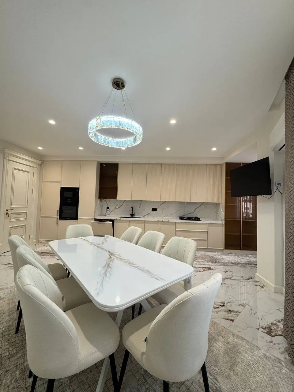 Сдаётся 4-комнатная квартира, 140 м², 5/9 этаж — Мирабадский район