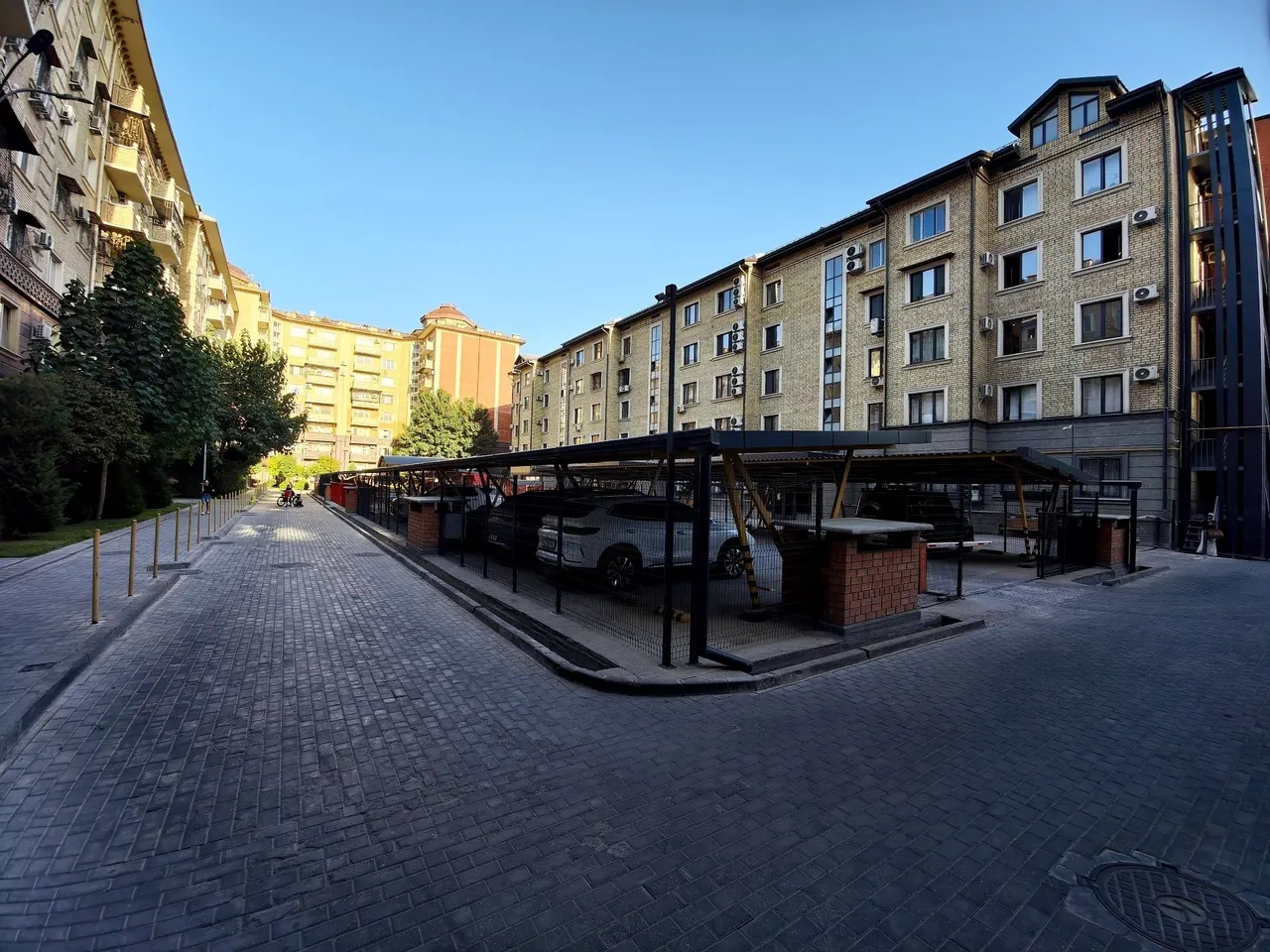 Sotiladi 4 xonali kvartira, 188 m², 3/8 qavat — Yunusobod tumani