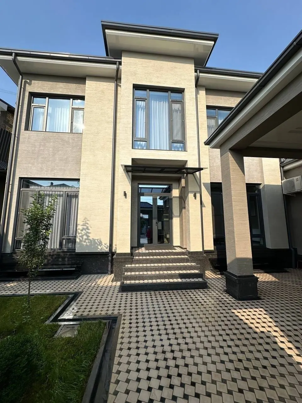 Сдаётся 5-комнатный дом, 4 сот., 350 м², 1/3 этаж — Мирабадский район