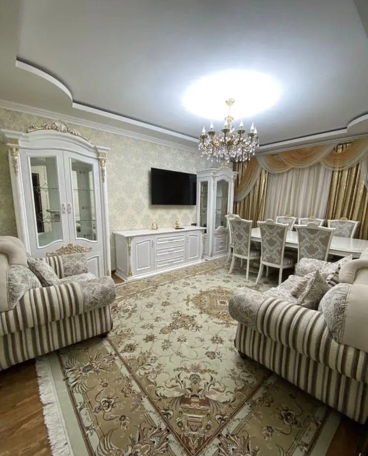 Сдаётся 4-комнатная квартира, 110 м², 5/9 этаж — Мирабадский район