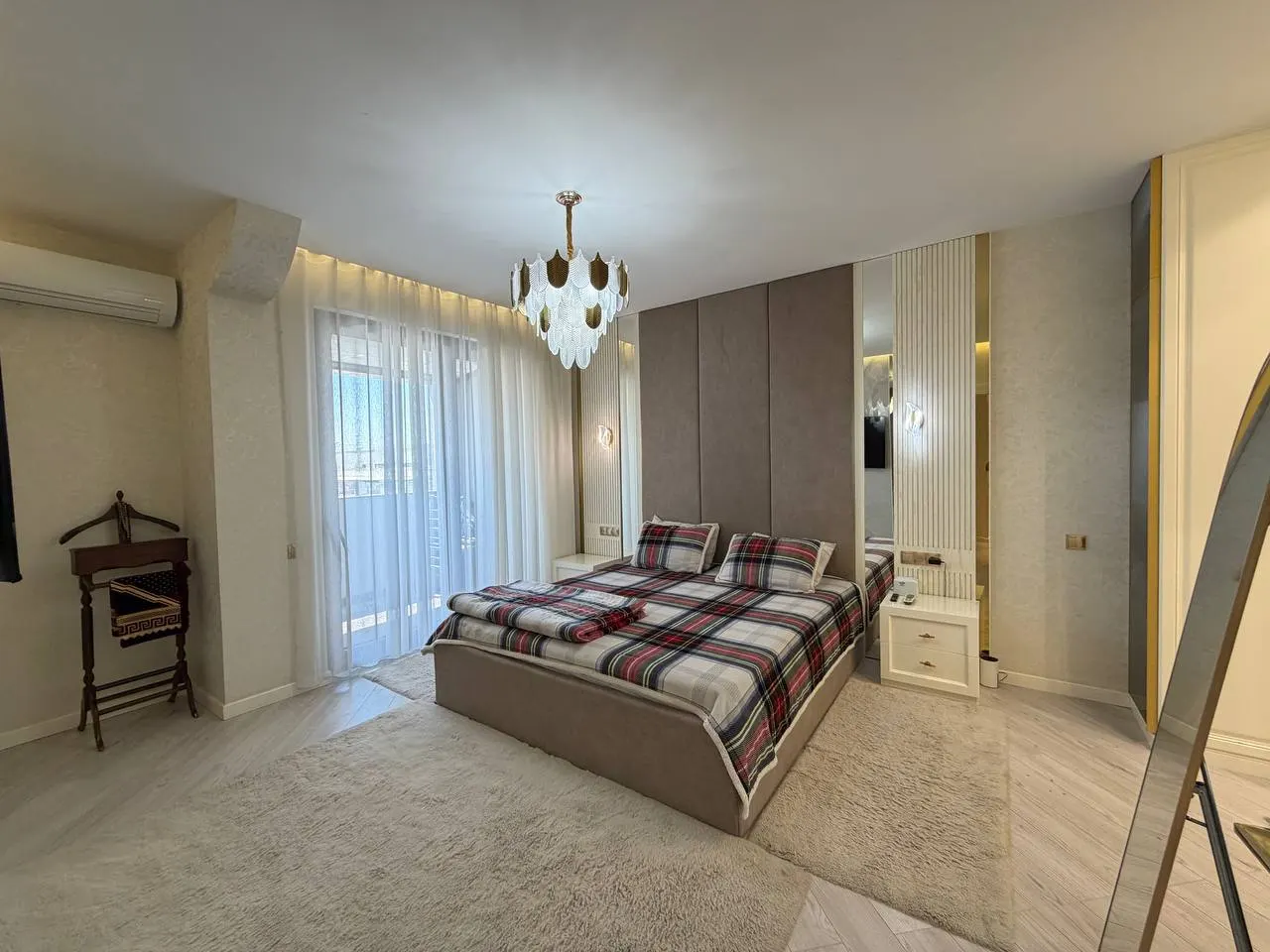 Продаётся 5-комнатная квартира, 200.2 м², 9/9 этаж — Яккасарайский район