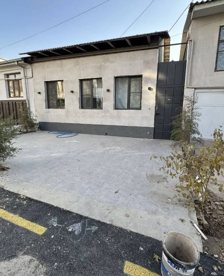 Сотилади 6 хонали ҳовли уй, 2 сотих, 220 м², 1 қаватли — Мирзо Улуғбек тумани