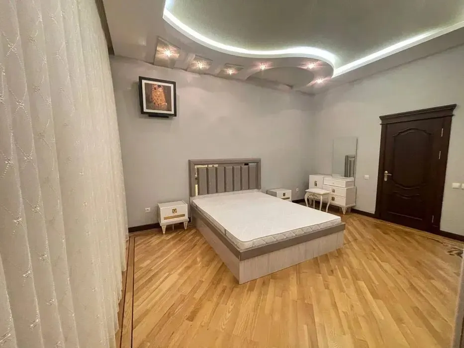 Ижарага берилади 5 хонали квартира, 225 м², 4/8 қават — Миробод тумани