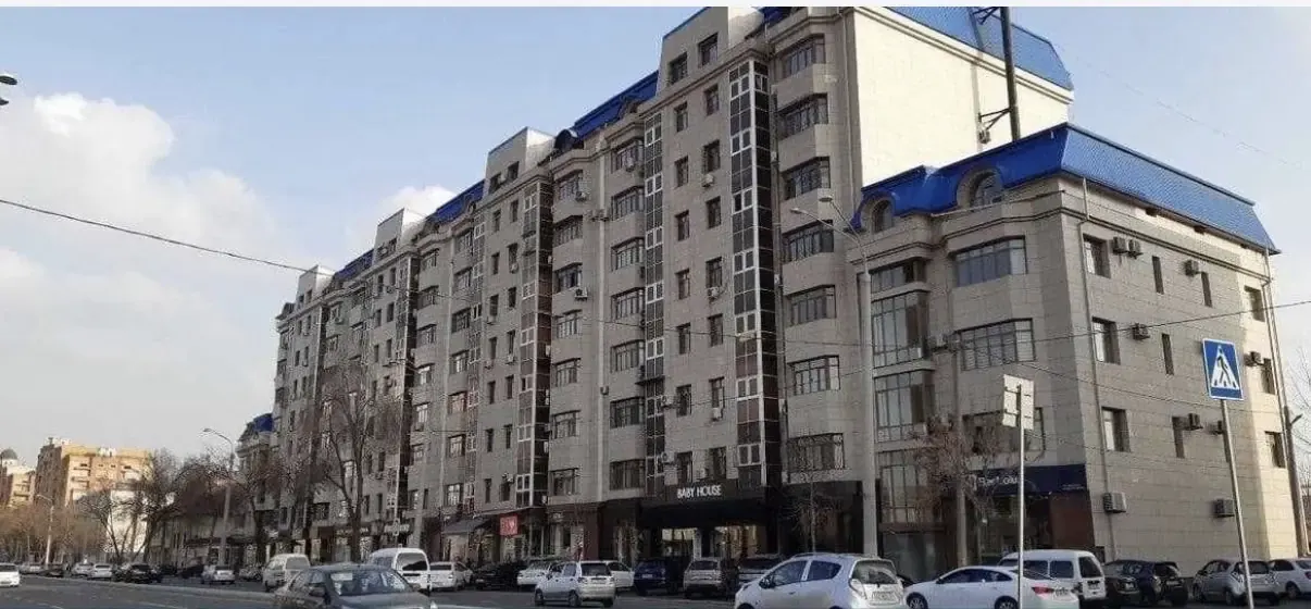 Sotiladi 2 xonali kvartira, 81 m², 4/9 qavat — Yakkasaroy tumani