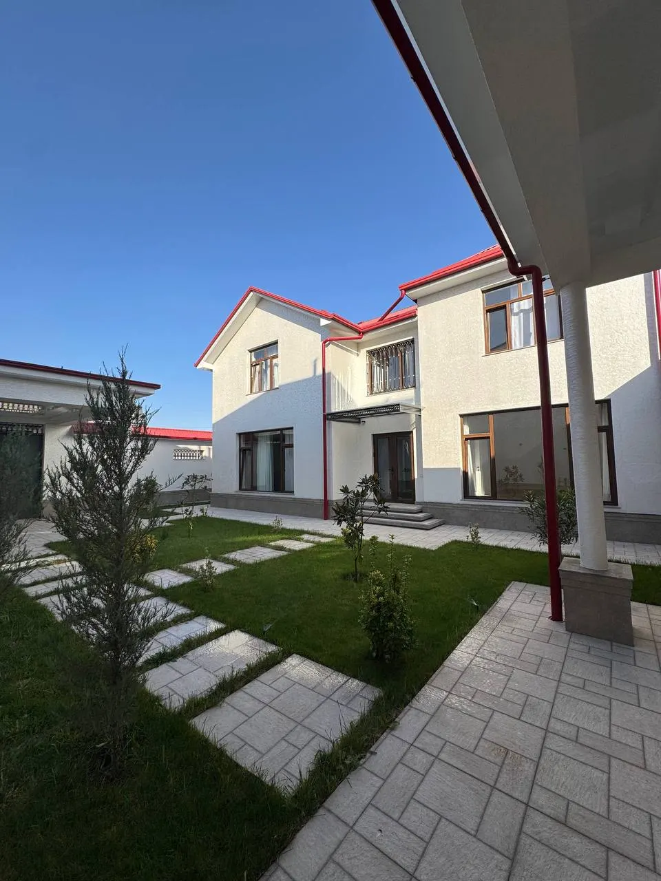 Sotiladi 5 xonali hovli uy, 4 sotix, 2 qavatli — Yunusobod tumani