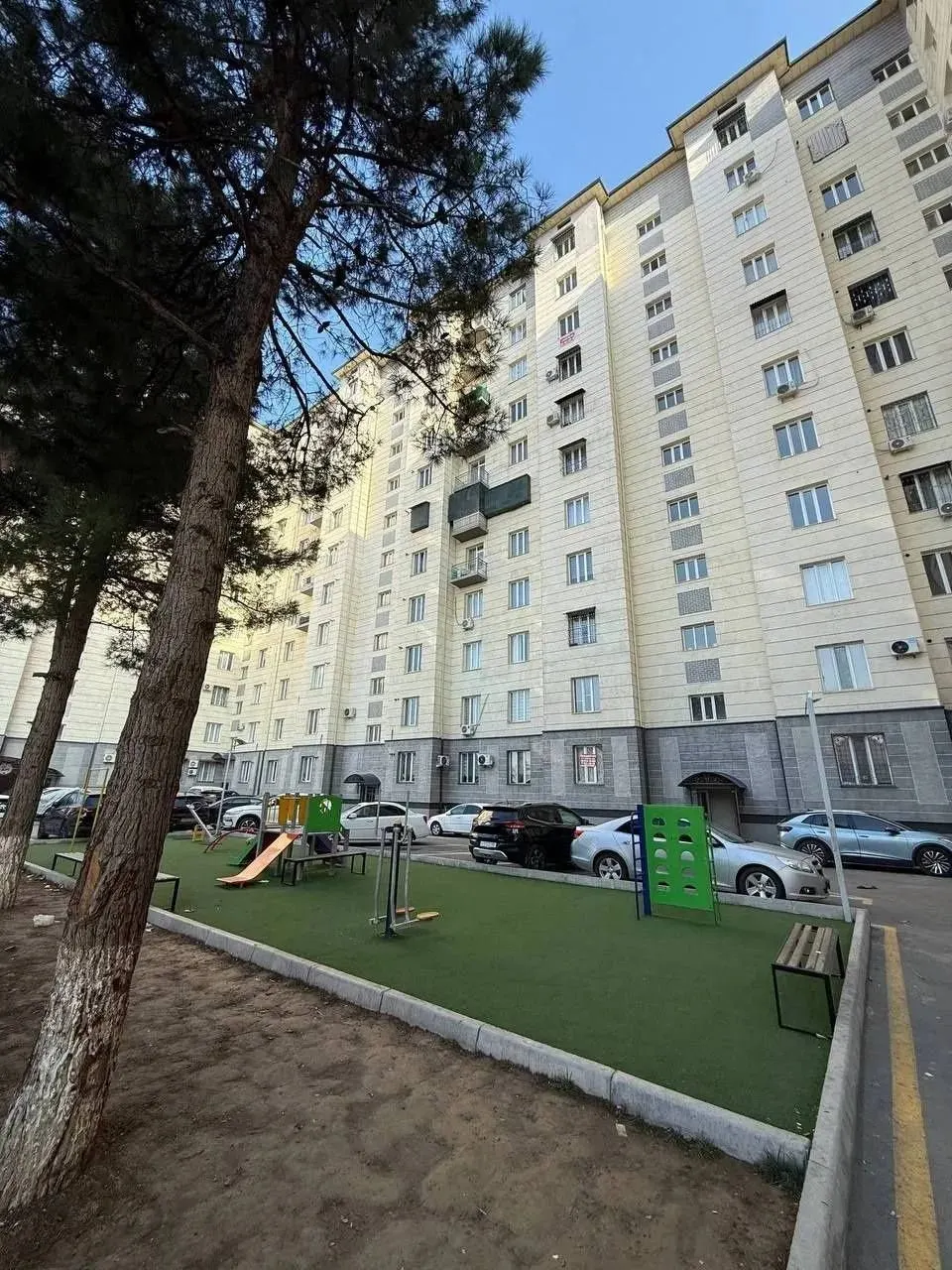 Сотилади 3 хонали квартира, 100 м², 4/10 қават — Мирзо Улуғбек тумани