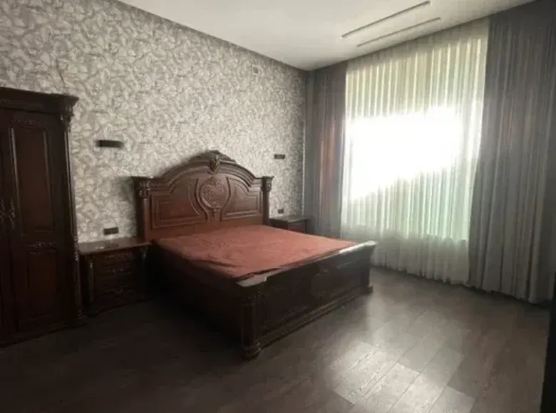 Ijaraga beriladi 6 xonali kvartira, 240 m², 2/2 qavat — Mirobod tumani