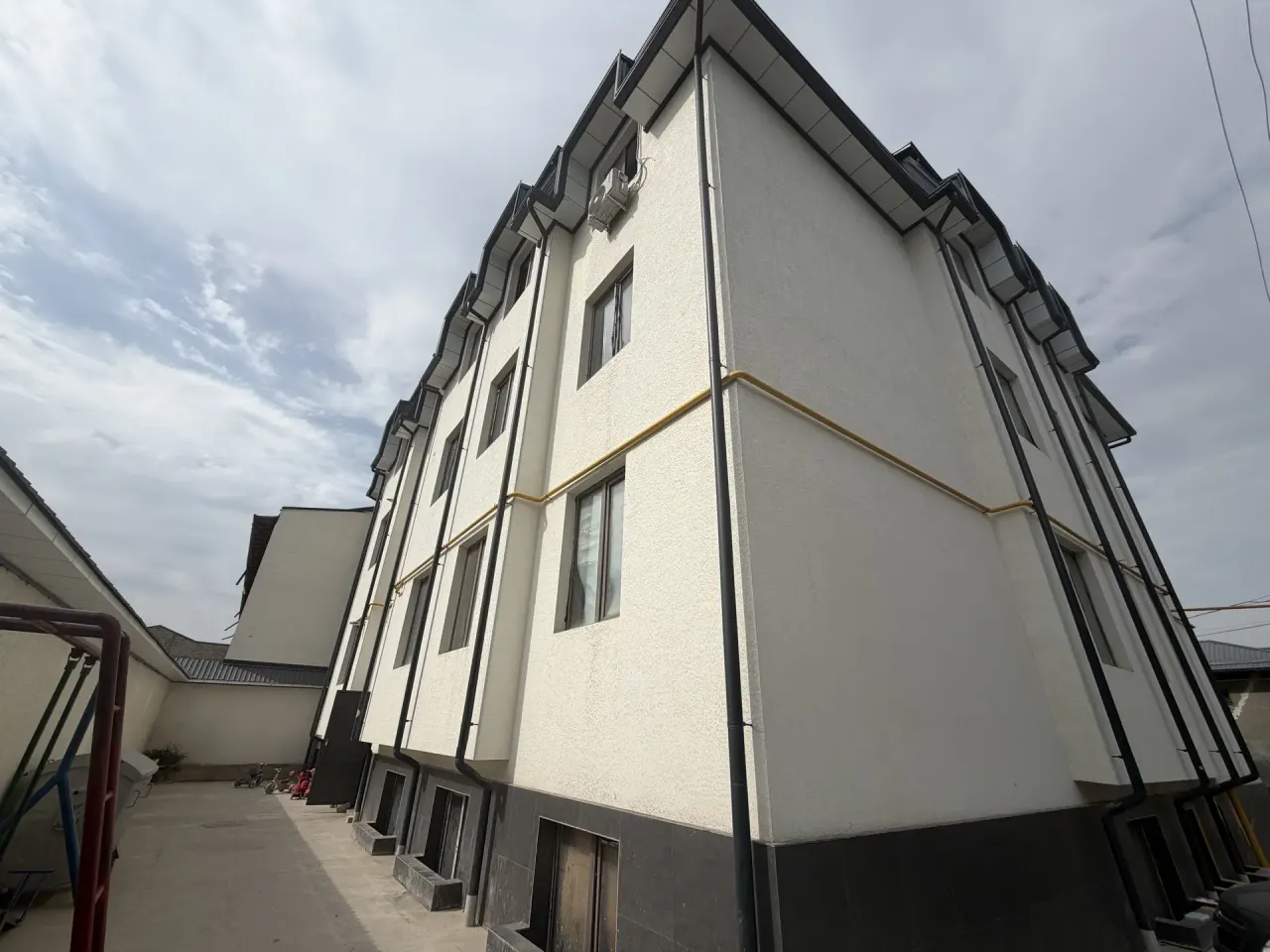 Продаётся 3-комнатная квартира, 74 м², 2/3 этаж — Янгихаётский район
