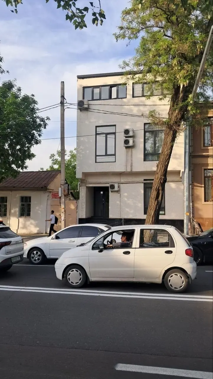 Сдаётся коммерческое помещение, 1000 м², 3/3 этаж — Яккасарайский район