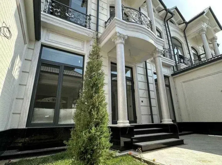 Sotiladi 7 xonali hovli uy, 300 m² — Mirzo Ulugʻbek tumani
