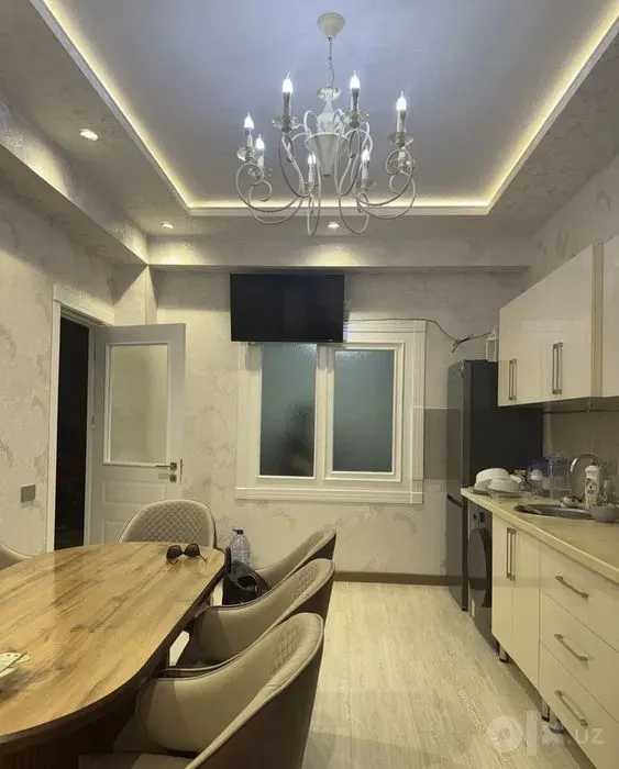 Сдаётся 4-комнатная квартира, 120 м², 1/3 этаж — Алмазарский район