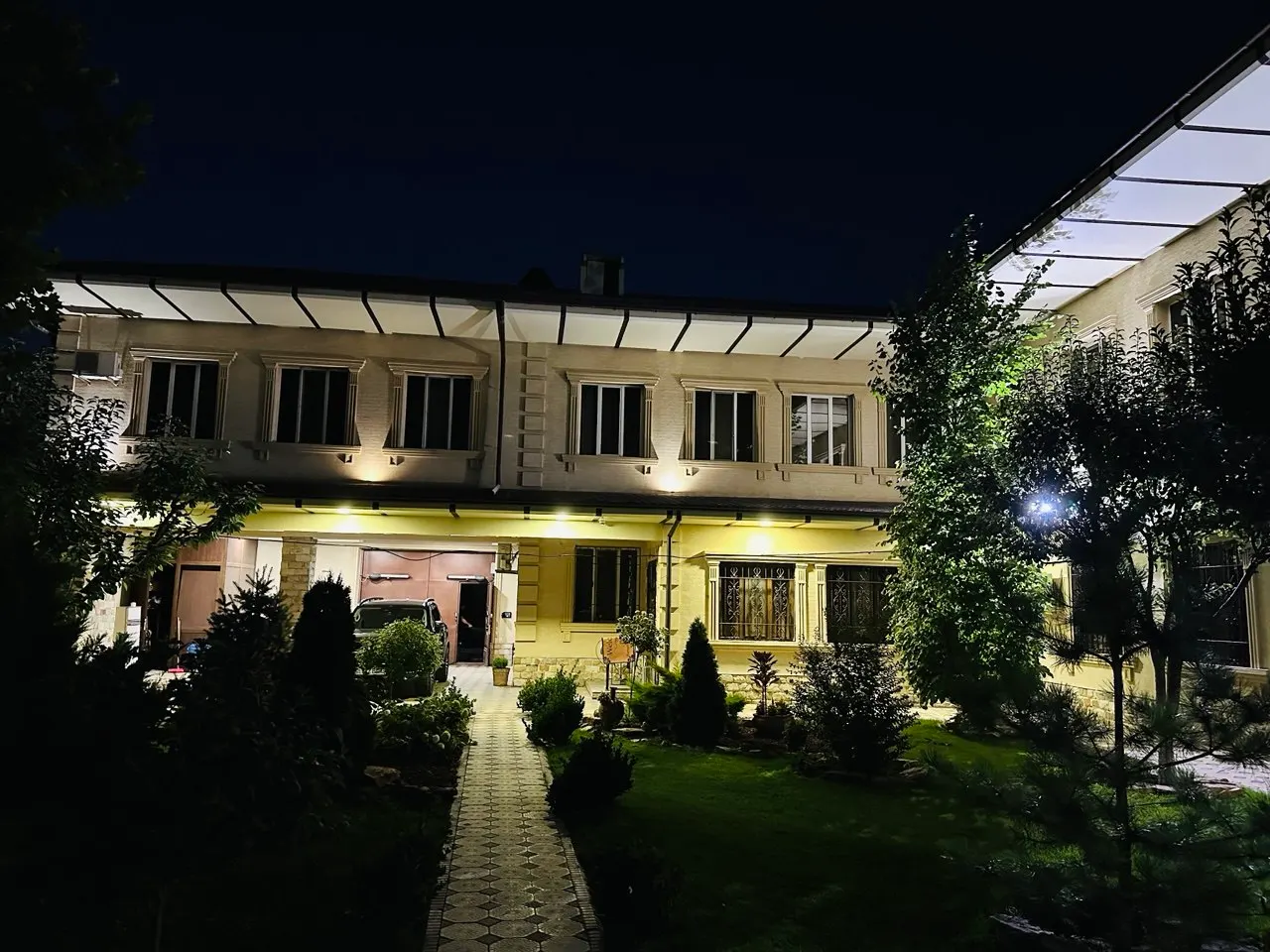 Сотилади 6 хонали ҳовли уй, 9.2 сотих, 500 м², 1/2 қават — Мирзо Улуғбек тумани