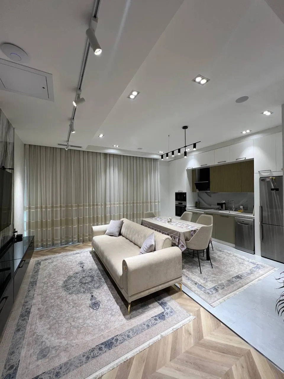 Сдаётся 4-комнатная квартира, 95 м², 6/12 этаж — Мирабадский район
