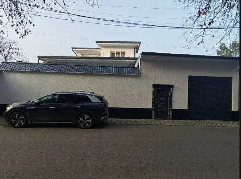 Сотилади 6 хонали ҳовли уй, 230 м² — Яккасарой тумани
