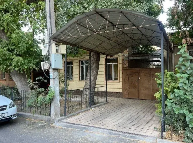Sotiladi 6 xonali hovli uy, 200 m² — Yakkasaroy tumani