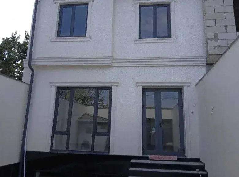 Сотилади 5 хонали ҳовли уй, 1.6 сотих, 170 м² — Миробод тумани