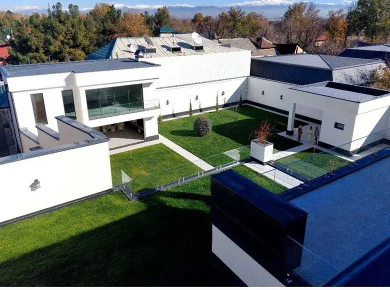 Сотилади 8 хонали ҳовли уй, 16 сотих, 1700 м² — Мирзо Улуғбек тумани