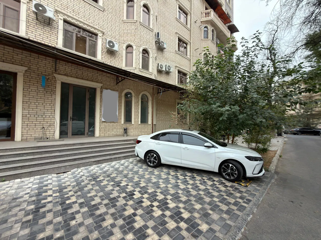 Сотилади тижорат биноси, 100 м², 1/10 қават — Яккасарой тумани