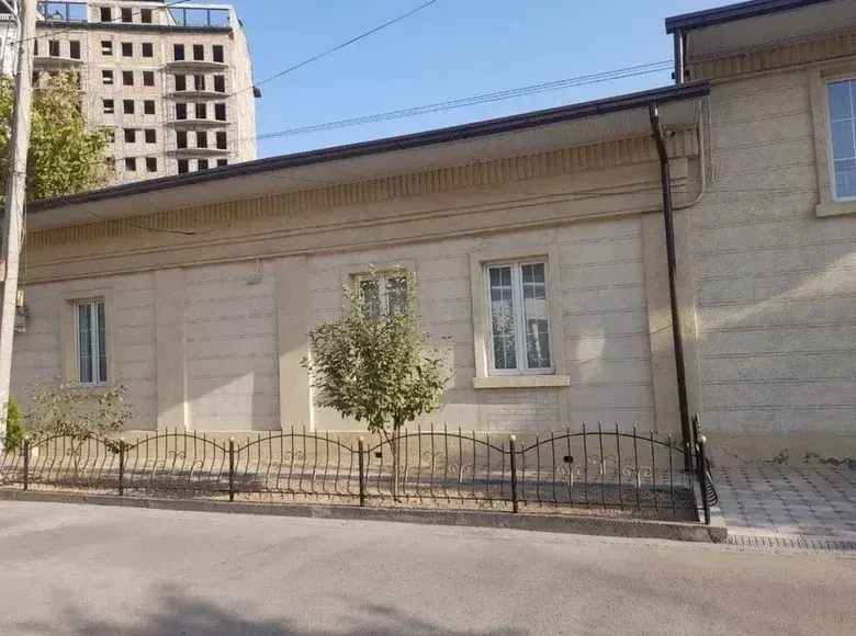 Сотилади 7 хонали ҳовли уй, 250 м² — Яккасарой тумани