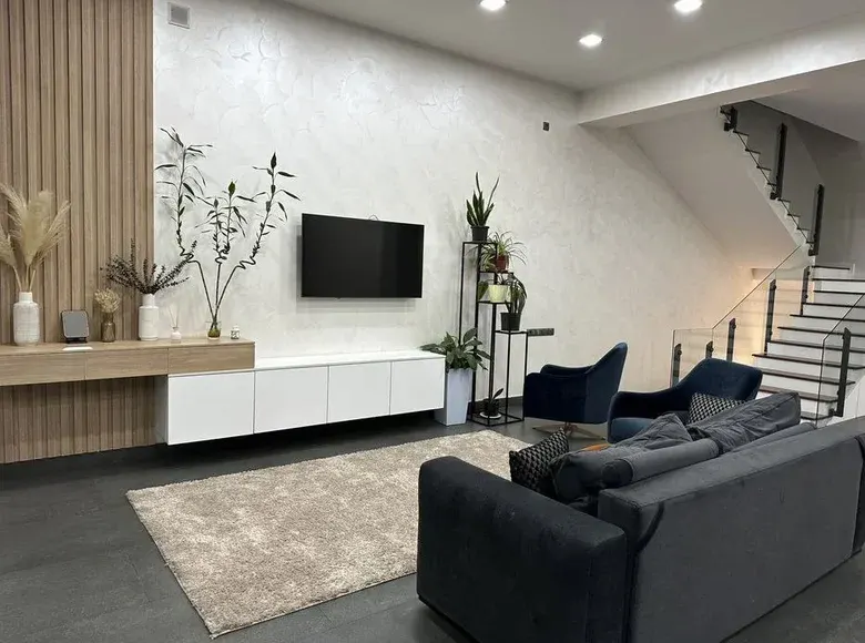 Сдаётся 5-комнатный дом, 3 сот., 300 м², 1/2 этаж — Мирабадский район