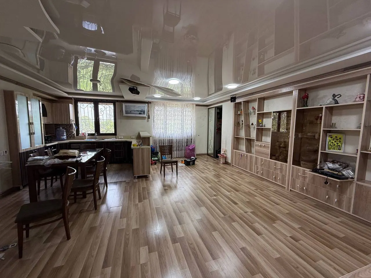 Сотилади 4 хонали квартира, 97 м², 4/9 қават — Мирзо Улуғбек тумани