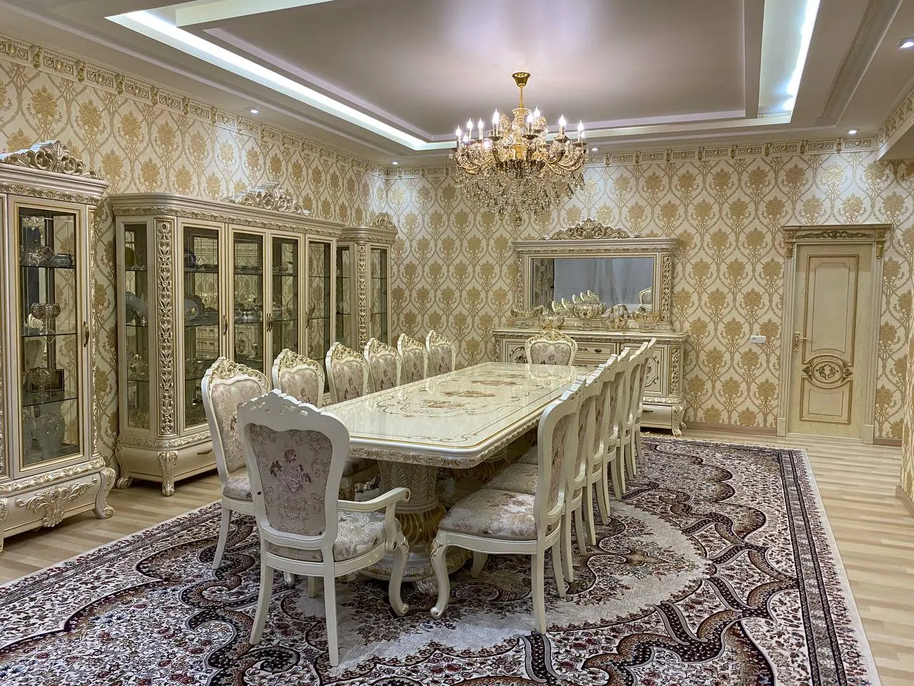 Продаётся 8-комнатная квартира, 200 м², 1/9 этаж — Алмазарский район