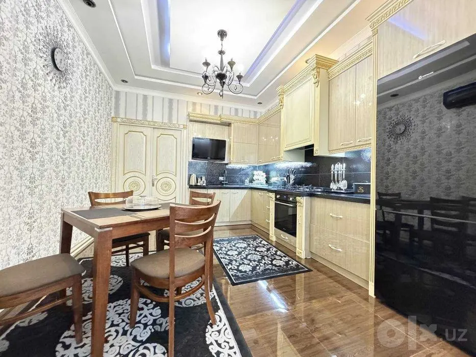 Продаётся 4-комнатная квартира, 170 м², 4/4 этаж — Мирабадский район