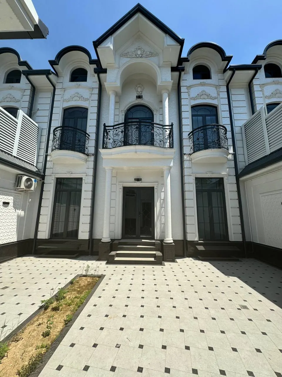 Ижарага берилади 6 хонали ҳовли уй, 3 сотих, 400 м², 3/3 қават — Тошкент тумани