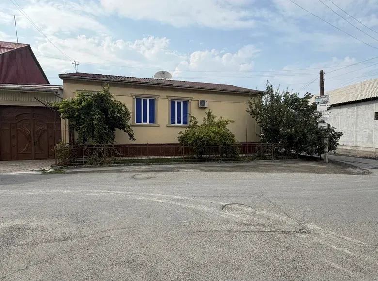 Сотилади 8 хонали ҳовли уй, 7.5 сотих, 600 м² — Қўқон шаҳри