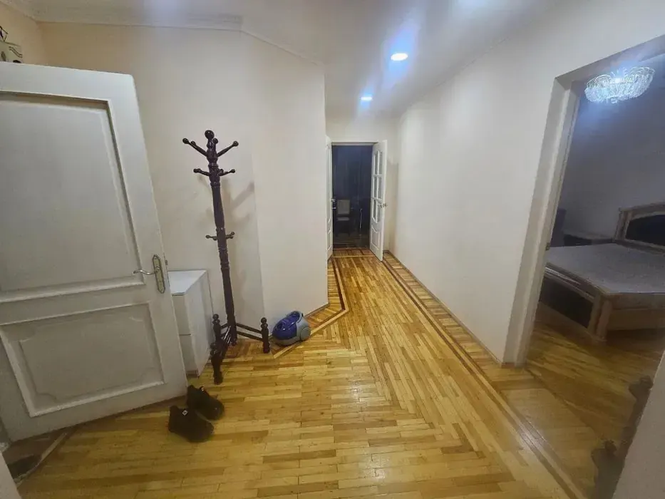 Продаётся 3-комнатная квартира, 80 м², 2/4 этаж — Мирабадский район