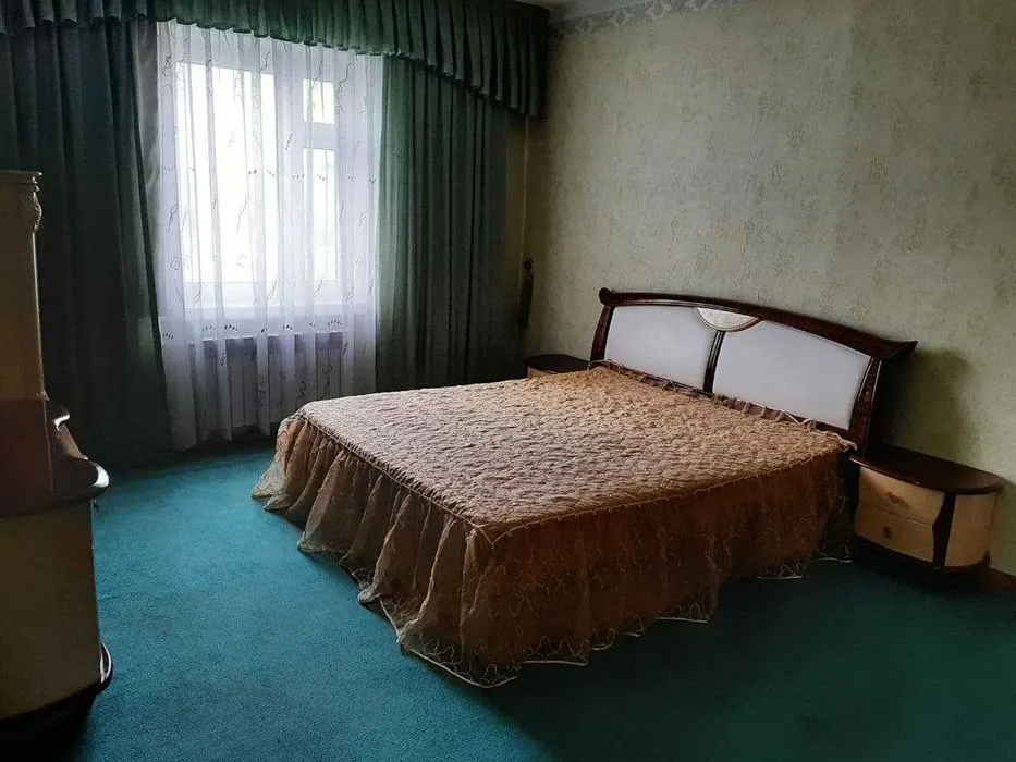 Сдаётся 4-комнатная квартира, 160 м², 7/7 этаж — Мирабадский район