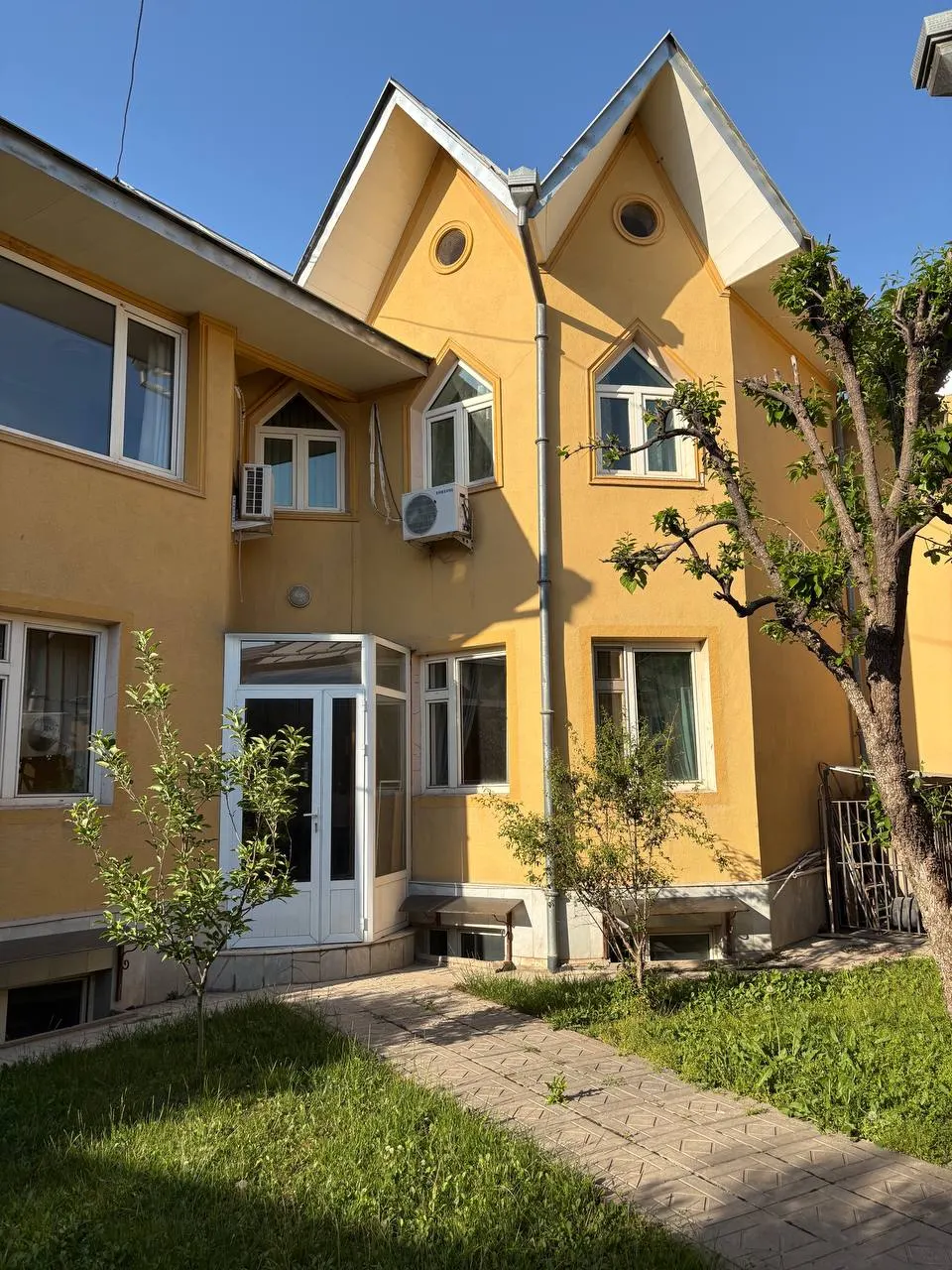 Sotiladi 5 xonali hovli uy, 5 sotix, 150 m² — Mirzo Ulugʻbek tumani