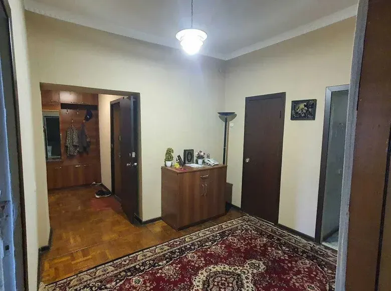 Сотилади 5 хонали квартира, 137 м², 2/4 қават — Мирзо Улуғбек тумани