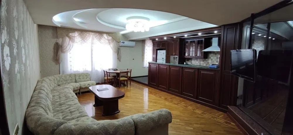 Сдаётся 4-комнатная квартира, 155 м², 6/9 этаж — Мирабадский район