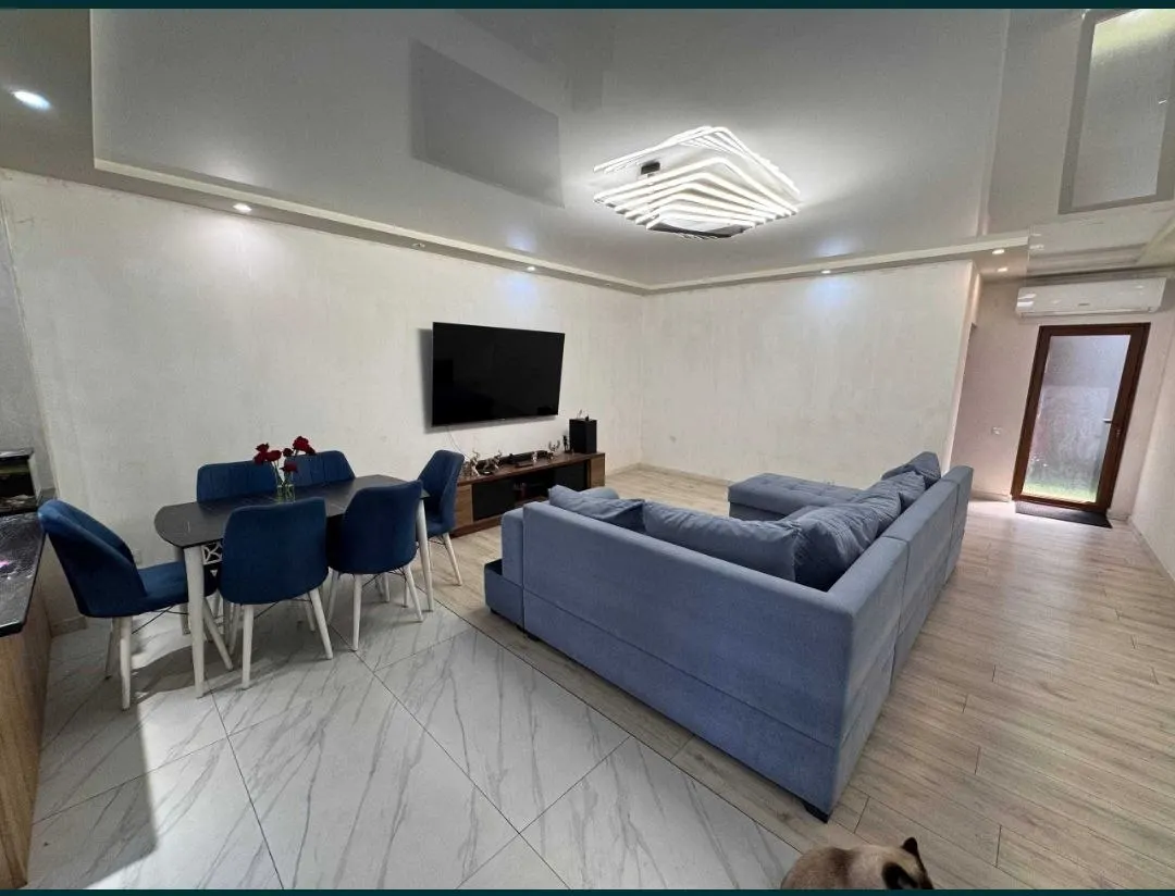 Сотилади 4 хонали ҳовли уй, 3 сотих, 140 м², 1 қаватли — Миробод тумани